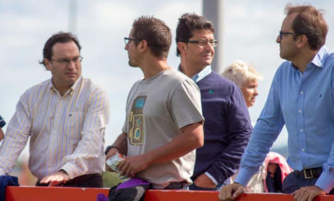 Javier Fernández, con Fernando Losada y Carlos Barcia en Mareo. (FOTO: Rodrigo Medina).