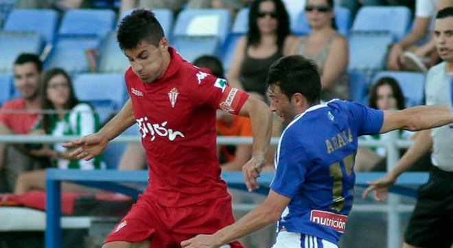 Canella, que jugará cedido en el Dépor, frente al nuevo jugador del Mallorca, Manuel Arana. (FOTO: LFP).