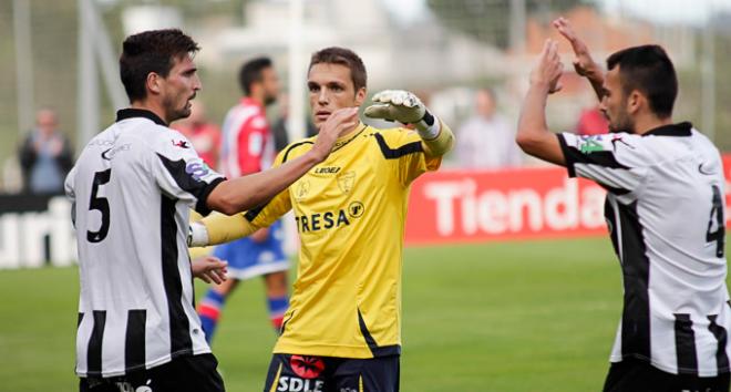 Varios jugadores del Lealtad, en un partido.