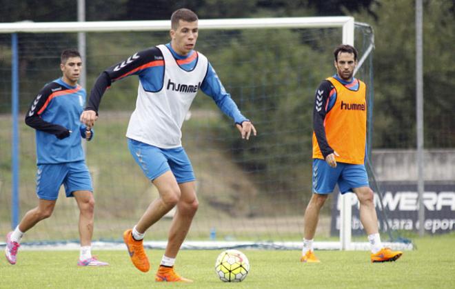 El canterano en un entrenamiento en El Requexón. (Foto: Lorena Francos).