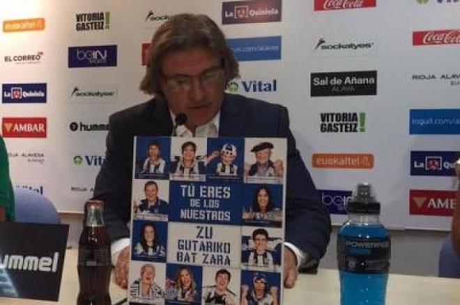 El argentino en sala de prensa. (Foto: @RealOviedo).