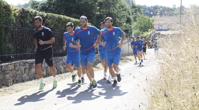 Los futbolistas en la sesión de este lunes.