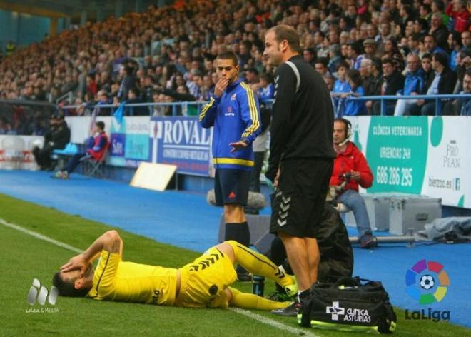 Fernández, tendido en el césped de El Toralín. (FOTO: La Liga)