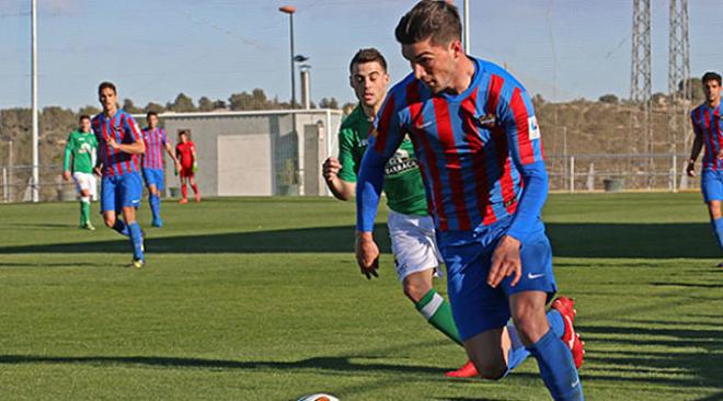 El delantero llega cedido del Levante al cuadro manchego.