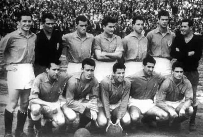 El once del Real Oviedo contra el Rayo Vallecano en 1958. (Foto: Real Oviedo)