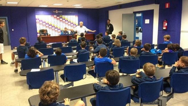 Los visitantes, al estadio Carlos Tartiere. (FOTO: realoviedo.es).