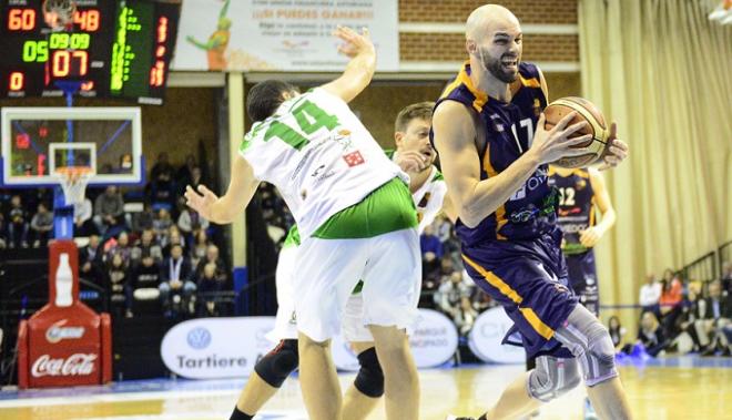 Miso, en una acción del partido. (FOTO: OCB).