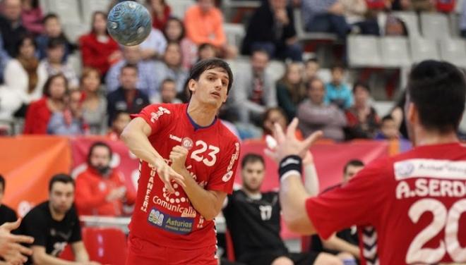 Beret y Sergio, en una acción del partido. (FOTO: ABGJ).