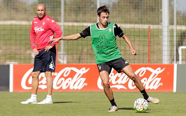 Pedro Díaz, en un entrenamiento con el primer equipo. (FOTO: Rodrigo Medina).