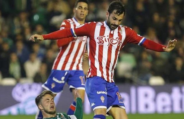 Guitián, durante el partido en el Villamarín. (FOTO: LFP).