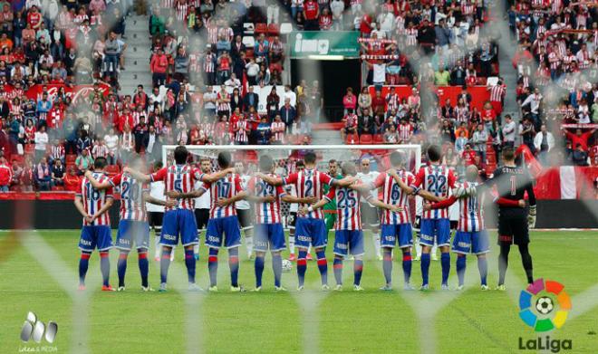 Los titulares, en el partido del Valencia.