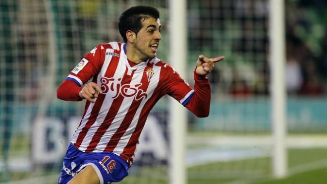 Carlos Castro, celebrando su gol en el Villamarín. (FOTO: EFE).