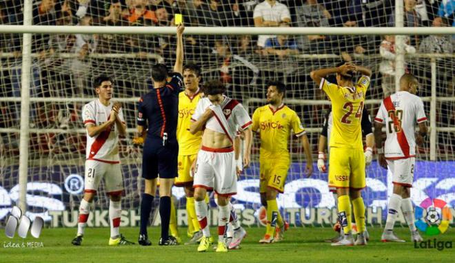 Vicandi Garrido, en la acción del penalti de Bernardo.