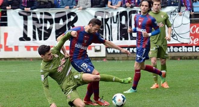 Partido entre ambos conjuntos de la temporada 2013-14. (Foto: El Comercio).