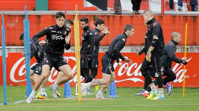 La plantilla, entrenándose. (FOTO: Rodrigo Medina).