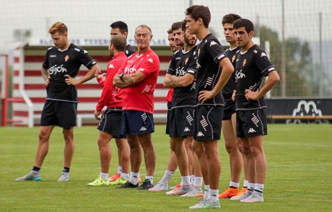 Un entrenamiento del Sporting en Mareo. (FOTO: Rodrigo Medina).