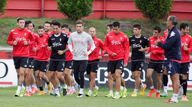 La plantilla, en el entrenamiento regenerativo. (FOTO: Rodrigo Medina).