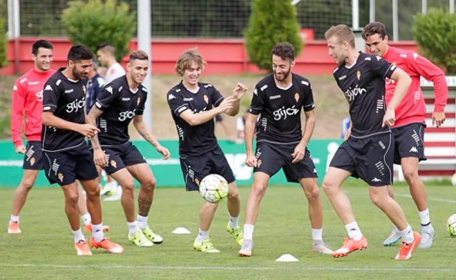 La plantilla rojiblanca, en la sesión. (FOTO: Rodrigo Medina).