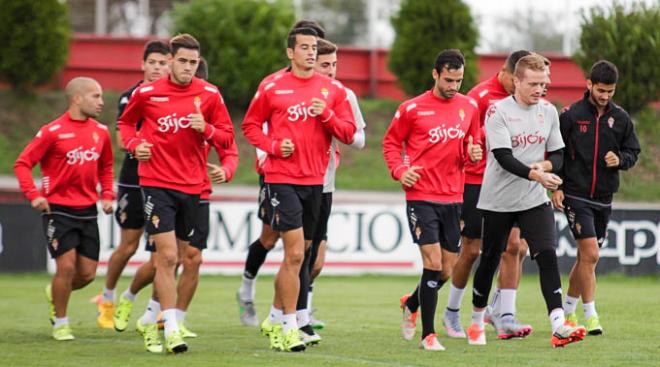 El Sporting entrenándose en Mareo. (FOTO: Rodrigo Medina).