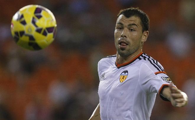 Javi Fuego, en un partido con el Valencia.