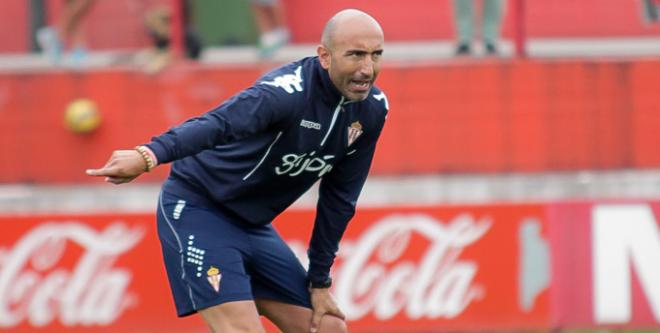 Abelardo, en un entrenamiento en Mareo. (FOTO: Rodrigo Medina).