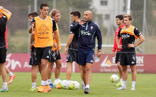 Abelardo, en un entrenamiento en Mareo. (FOTO: Rodrigo Medina).