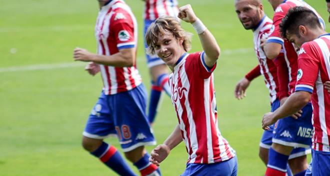 Halilovic, celebrando un gol en El Molinón. (FOTO: Rodrigo Medina).