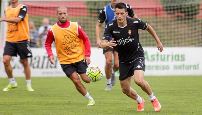 El futbolista en un entreno en Mareo. (Foto: Rodrigo Medina).