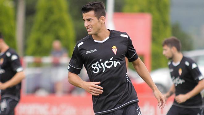 Luis Hernández, durante un entrenamiento del Sporting. (FOTO: Rodrigo Medina).