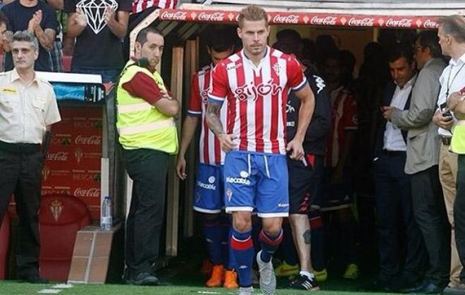 El canario en un partido de esta pretemporada. (Foto: Realsporting.com).