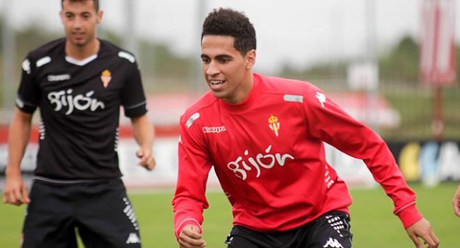 El futbolista en un entreno en Mareo. (Foto: Rodrigo Medina).