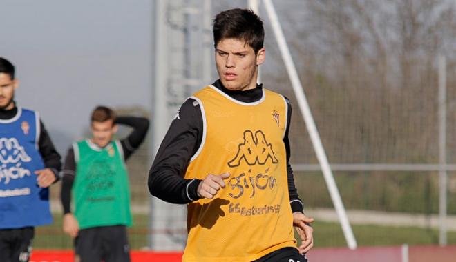 Jorge Meré, en un entrenamiento en Mareo. (FOTO: Rodrigo Medina).