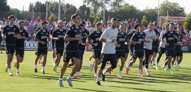 La plantilla, en el primer día de trabajo del curso 2015-16. (FOTO: Rodrigo Medina).