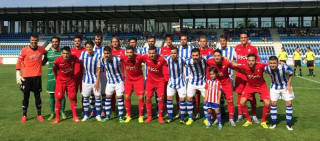 Los rojiblancos, en el primer partido. (FOTO: RSG)