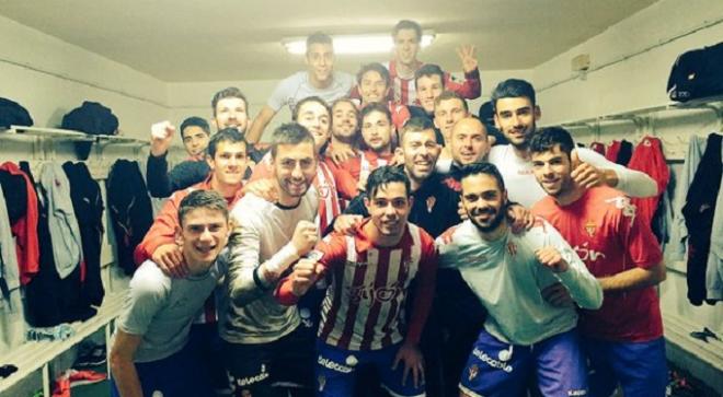 Los rojiblancos, celebrando la victoria. (FOTO: @ÁlvaroBustos).