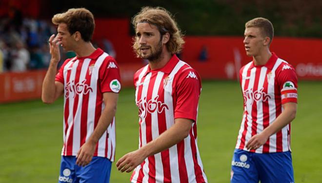 Mendi, con Mario y Alberto, en un partido. (FOTO: Rodrigo Medina).