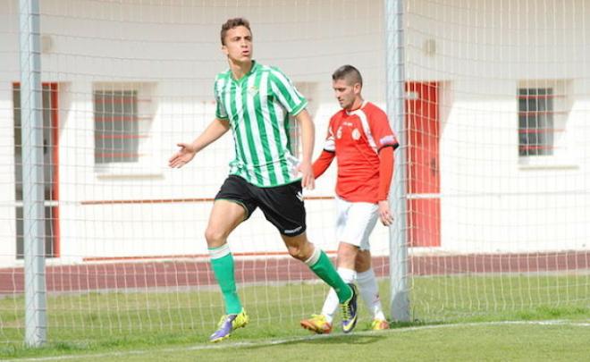 El central en un partido con el Betis B.