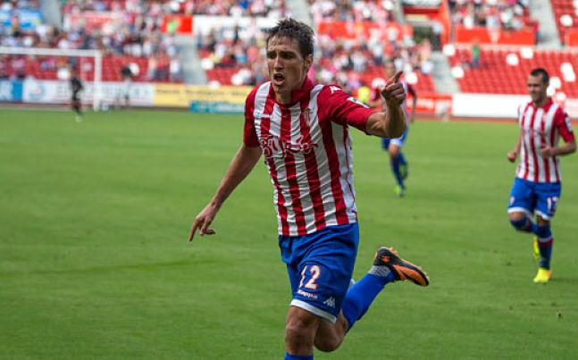 El de Belgrado con la camiseta rojiblanca.