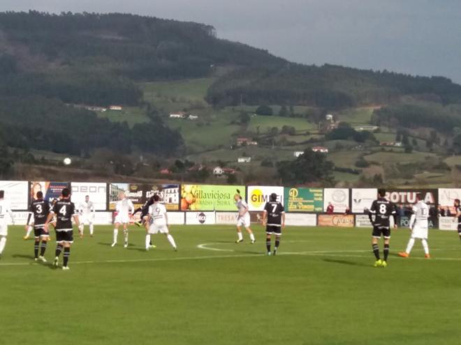 Una imagen del partido entre Lealtad y Caudal (Foto: CDLealtad).