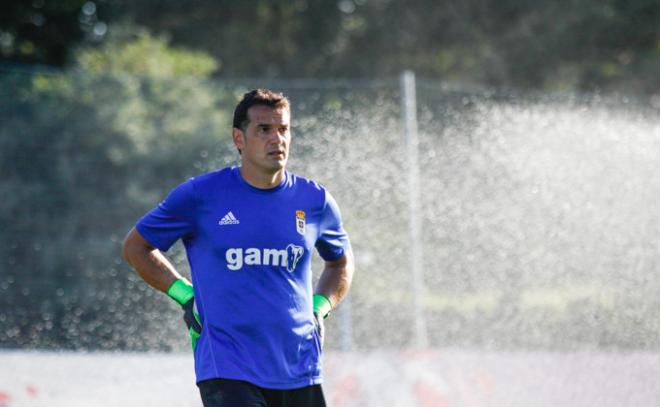 Esteban, en un entrenamiento con el Real Oviedo (Foto: Lorena Francos).