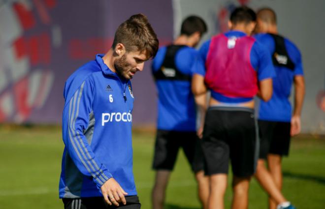 Jon Erice, en un entrenamiento con el Real Oviedo (Foto: Lorena Francos).
