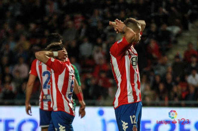 Los jugadores del Girona, desesperados ante el Cádiz (Foto: LaLiga).