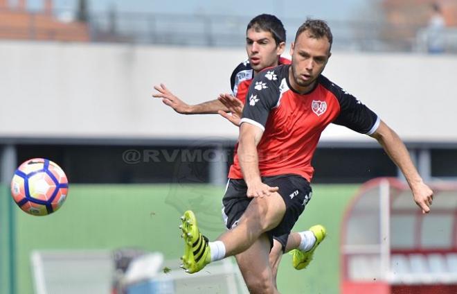 Pablo Íñiguez durante un entrenamiento (Foto: Rayo Vallecano).