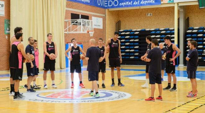 Una imagen del primer entrenamiento, en el día de ayer (Foto: Oviedo Baloncesto)