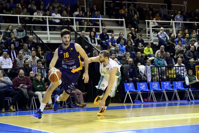Lance del Oviedo Baloncesto-Huesca (Foto: OCB).