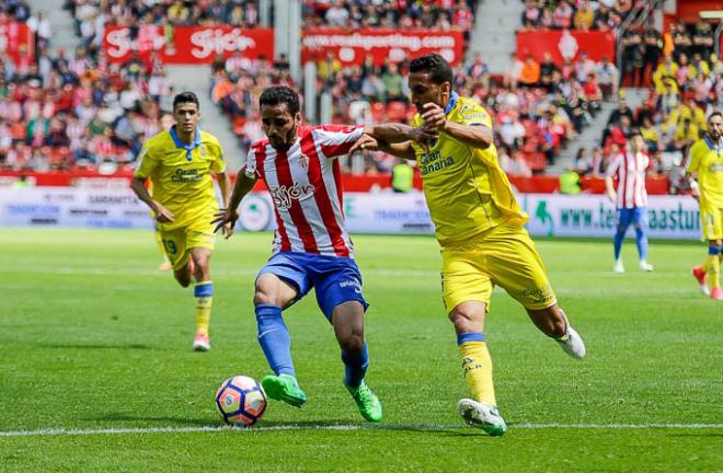 Douglas conduce ante Montoro (Foto: Rodrigo Medina).
