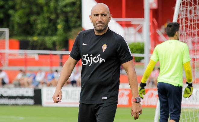 Abelardo, en un entrenamiento en Mareo. (FOTO: Rodrigo Medina).