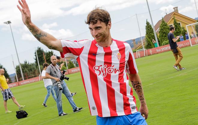 Amorebieta, en su presentación. (FOTO: Rodrigo Medina).