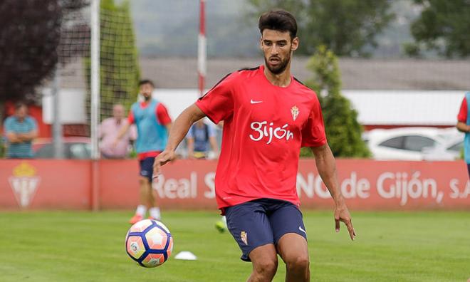 Julio en un entrenamiento con el Sporting (Foto: Rodrigo Medina).