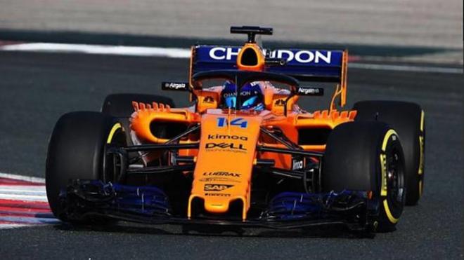 Fernando Alonso prueba el nuevo MCL33.